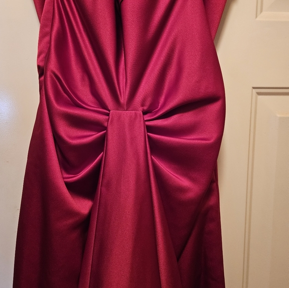 Beautiful Formal Dress - Picture 4 of 6